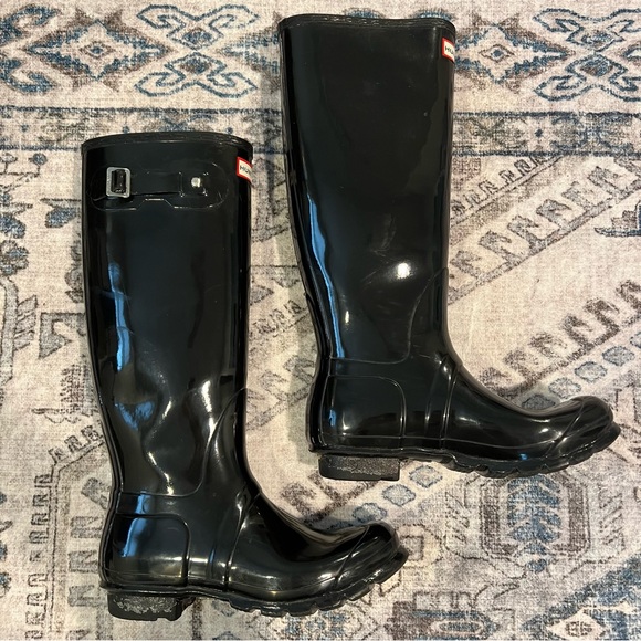 Hunter Boots Women’s Original Tall Gloss Rain Boots - Picture 4 of 9